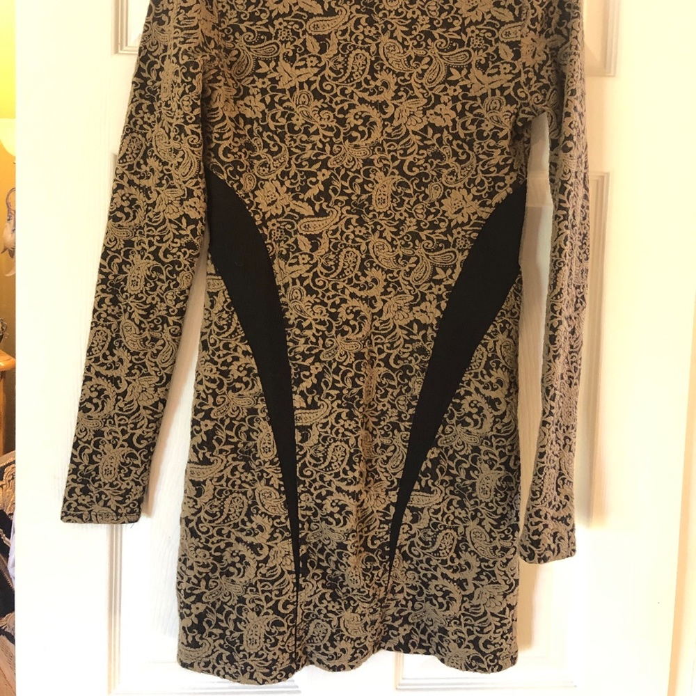 Small dress, long sleeve.